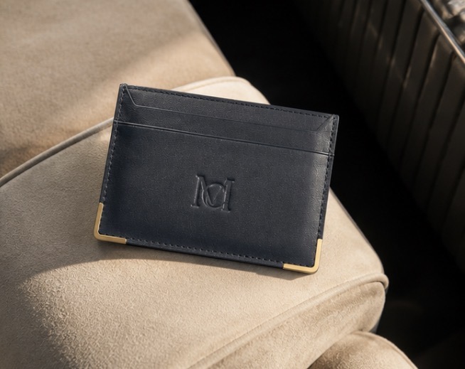 Maison Cartelle Cardholder auf beigem Leinen